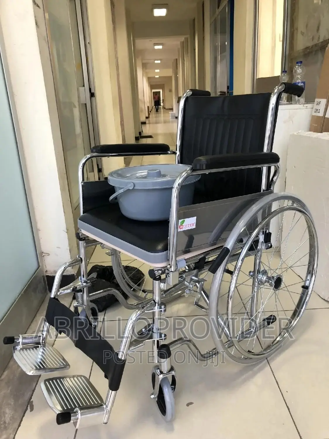 ለዘላቂ ምቾት እና ንፅህና Commode Wheelchair/Wheelchair/Wheelchair