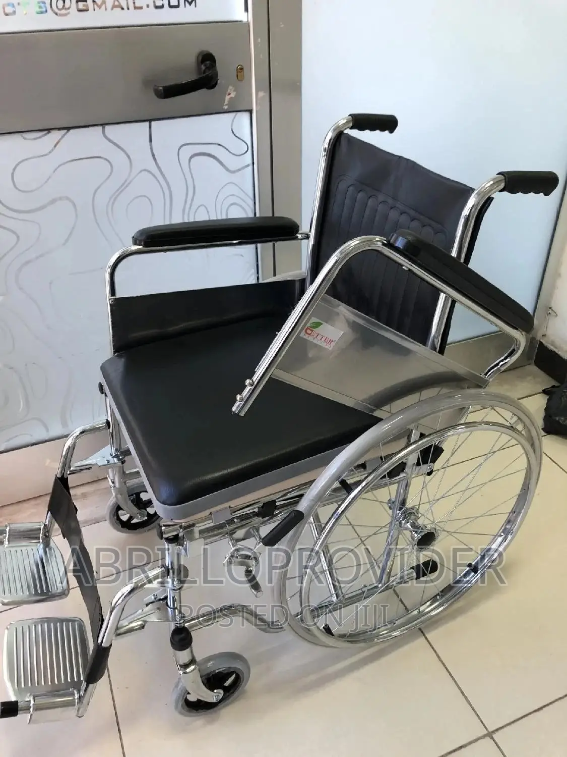 ለዘላቂ ምቾት Almunium Commode Wheelchair/Wheelchair/Wheelchair