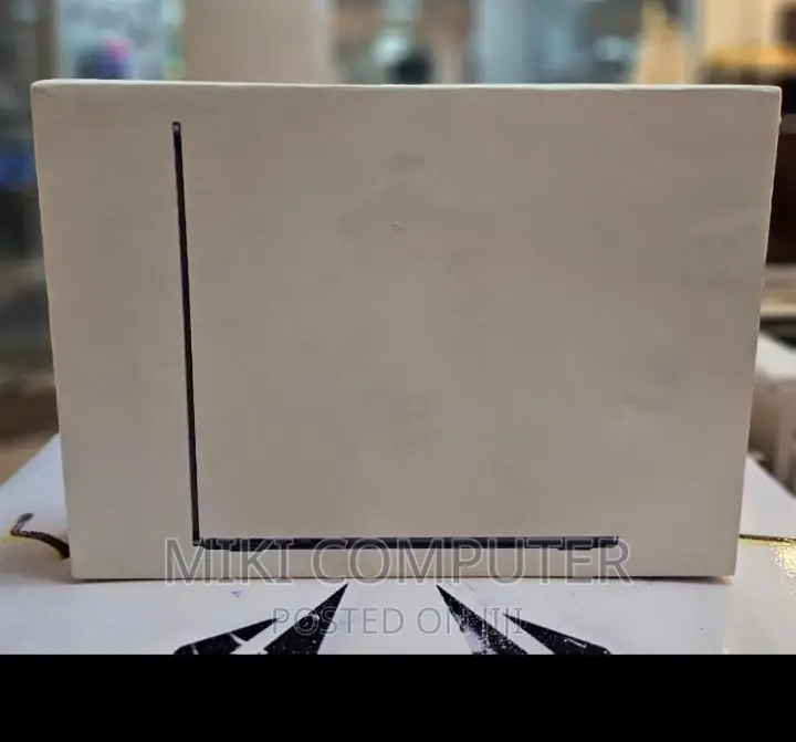 New Laptop Apple MacBook Air 2022 M2 8GB Intel SSD 256GB