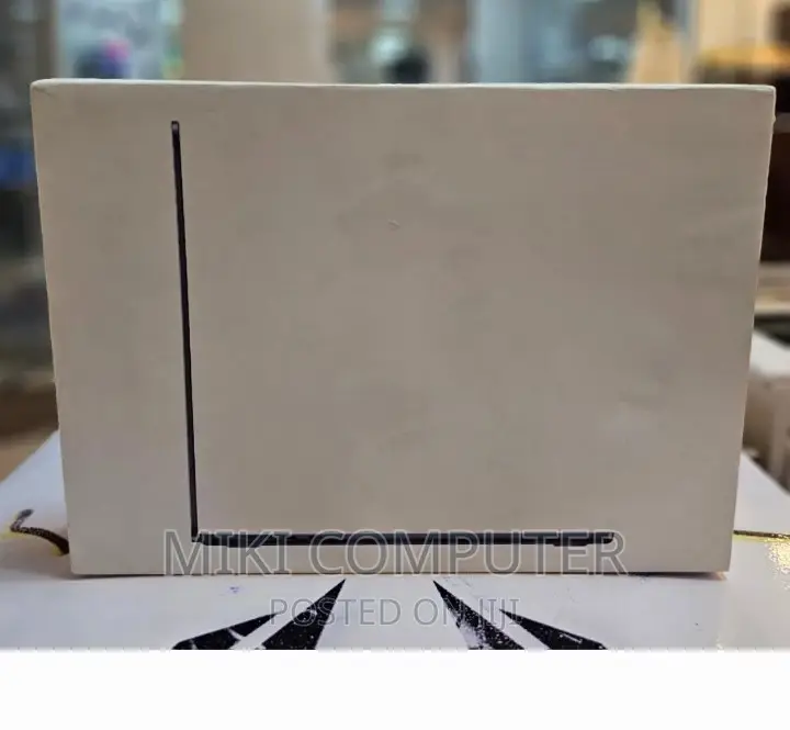 New Laptop Apple MacBook Air 2022 M2 8GB Intel SSD 256GB