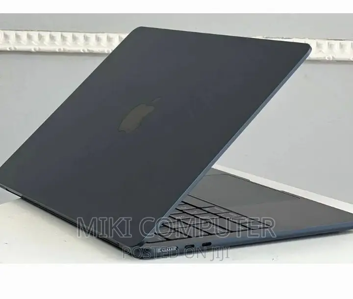 New Laptop Apple MacBook Air 2022 M2 8GB Intel SSD 256GB