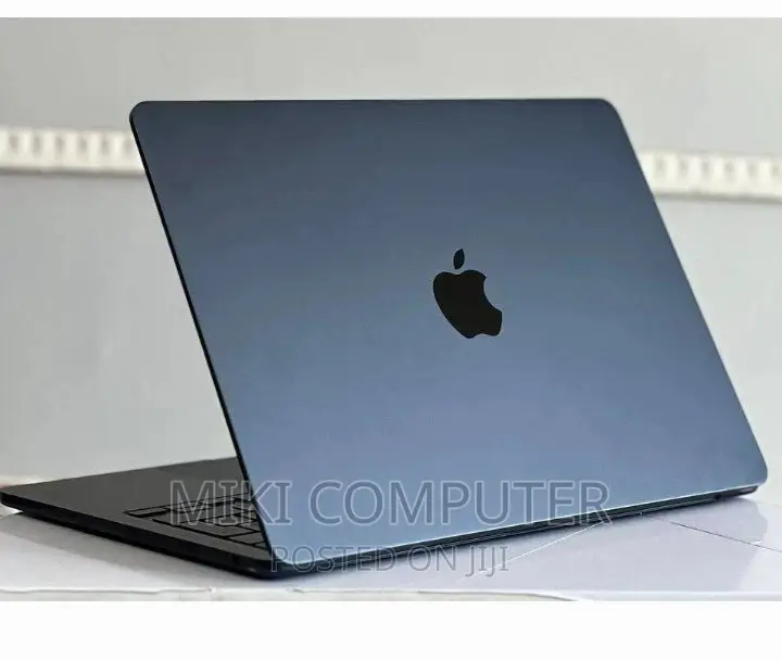 New Laptop Apple MacBook Air 2022 M2 8GB Intel SSD 256GB