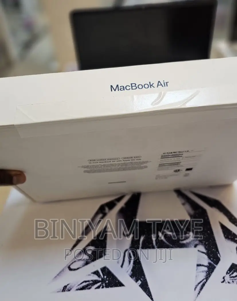 New Laptop Apple MacBook Air 2022 M2 8GB Intel Core I7 SSD 256GB