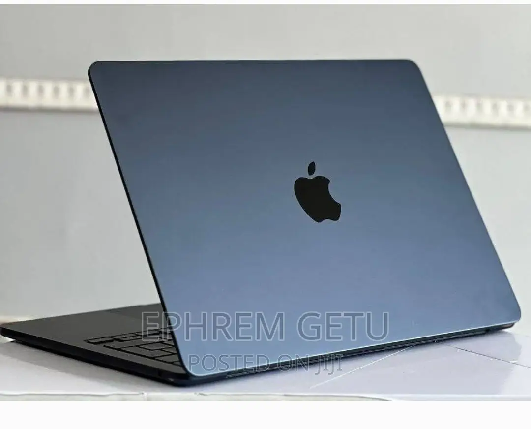 New Laptop Apple MacBook Air 2022 M2 8GB Apple M2 SSD 256GB