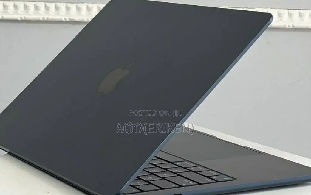 New Laptop Apple MacBook Air 2022 M2 8GB Apple M2 SSD 256GB