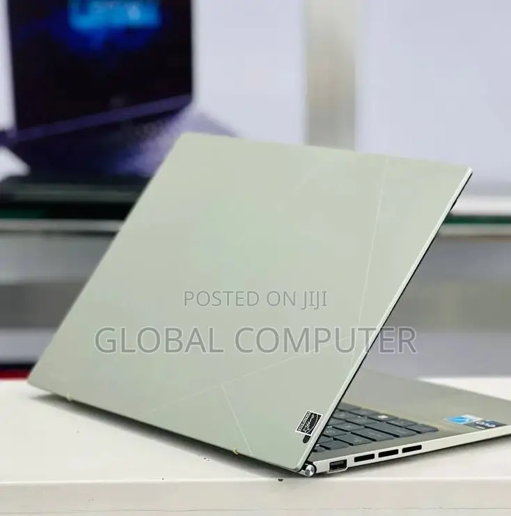 New Laptop Asus ZenBook UX330UA 16GB Intel Core I7 SSD 512GB