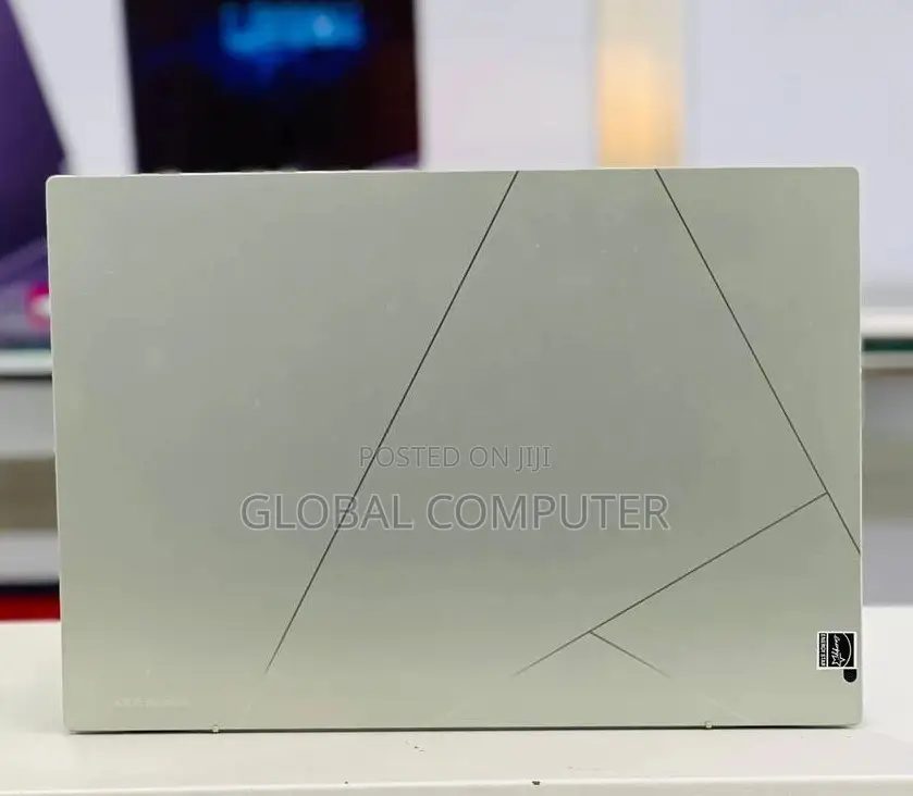 New Laptop Asus ZenBook UX330UA 16GB Intel Core I7 SSD 512GB