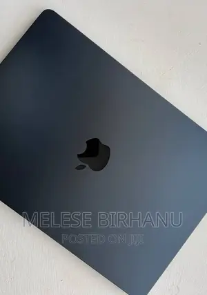 Photo - New Laptop Apple MacBook Air 2022 M2 8GB Intel Core I5 SSD 256GB