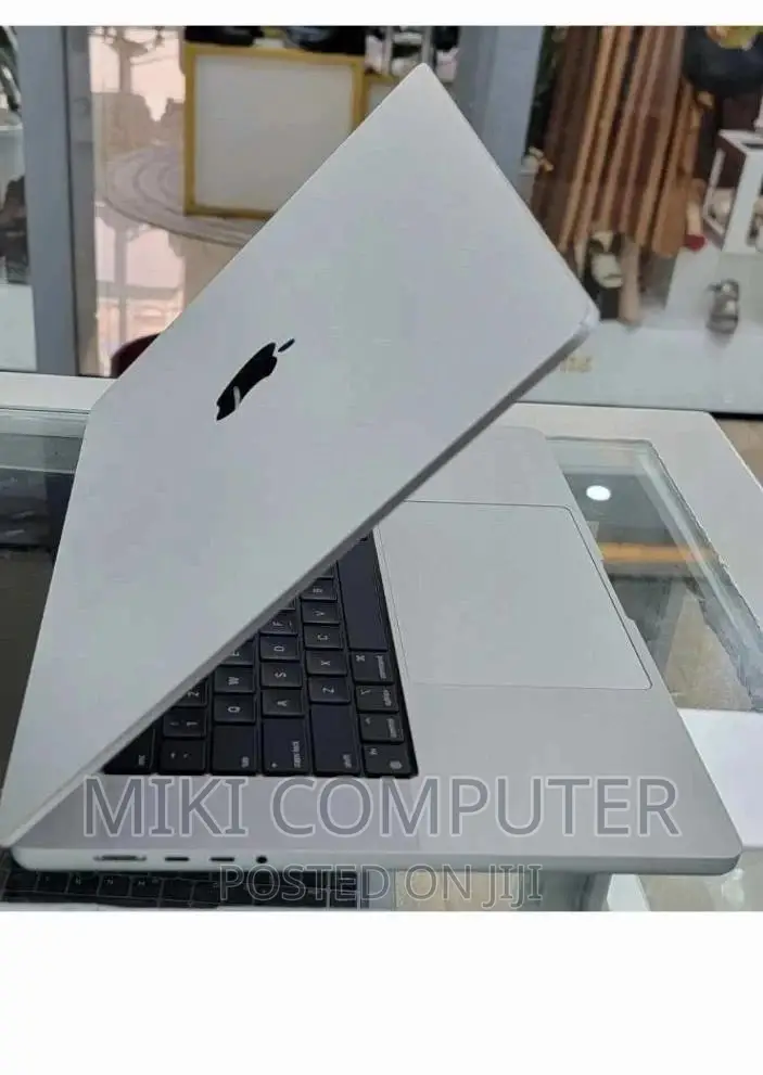 New Laptop Apple MacBook Pro 2020 M1 16GB Intel SSD 512GB