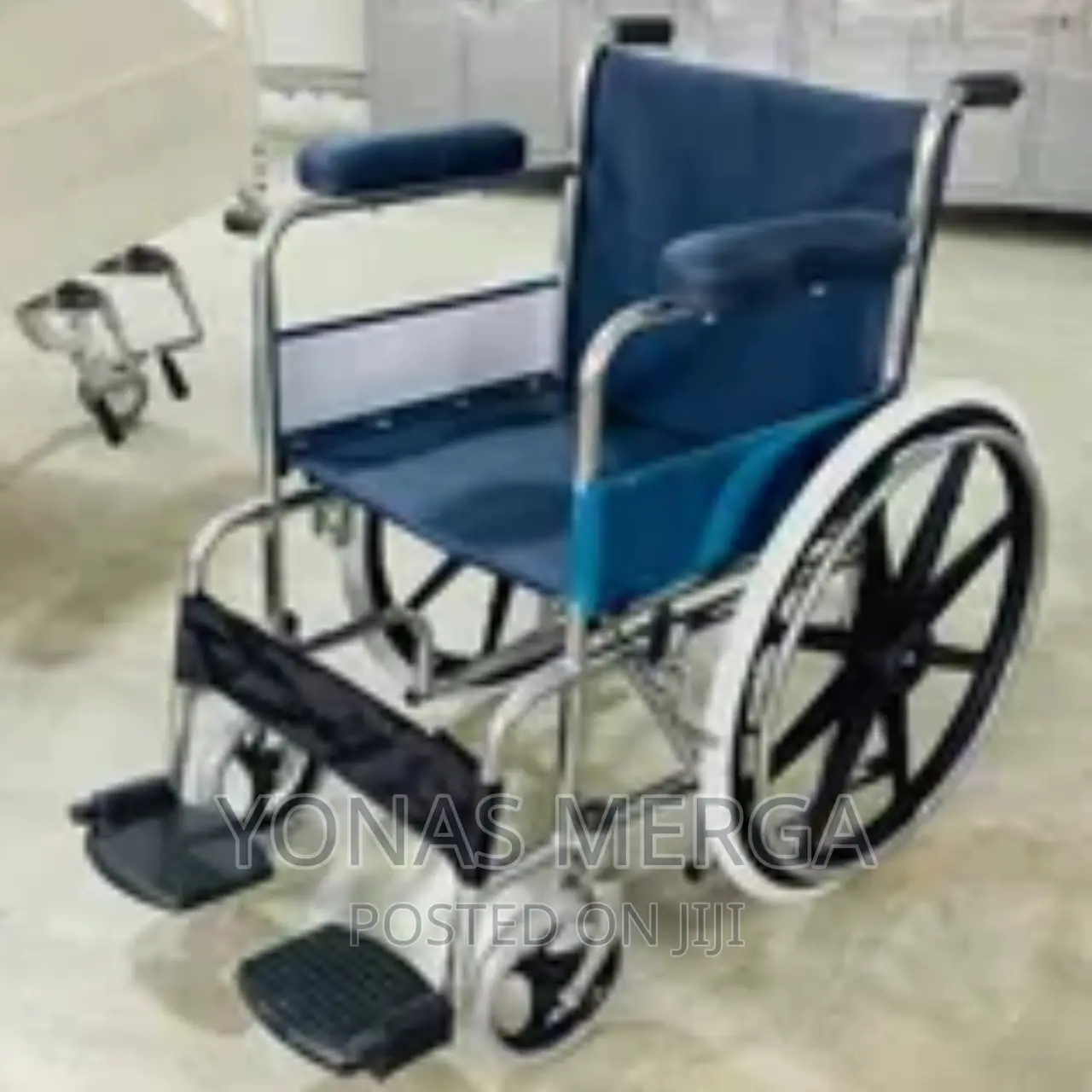 Black and Silver(Base) Mild Steel Hospitals Wheelchair