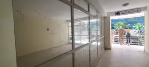 Photo - የሚከራይ ቢሮ አለ፣