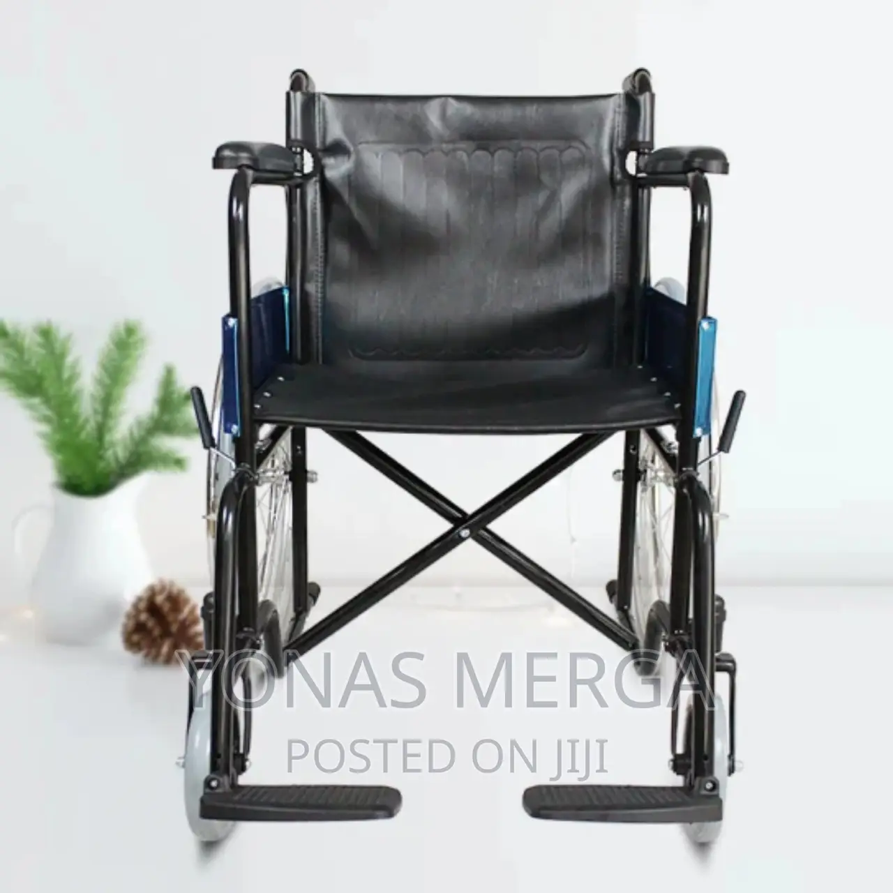 Wheelchair | Foldable | Aluminum | Breaks | Footrests |