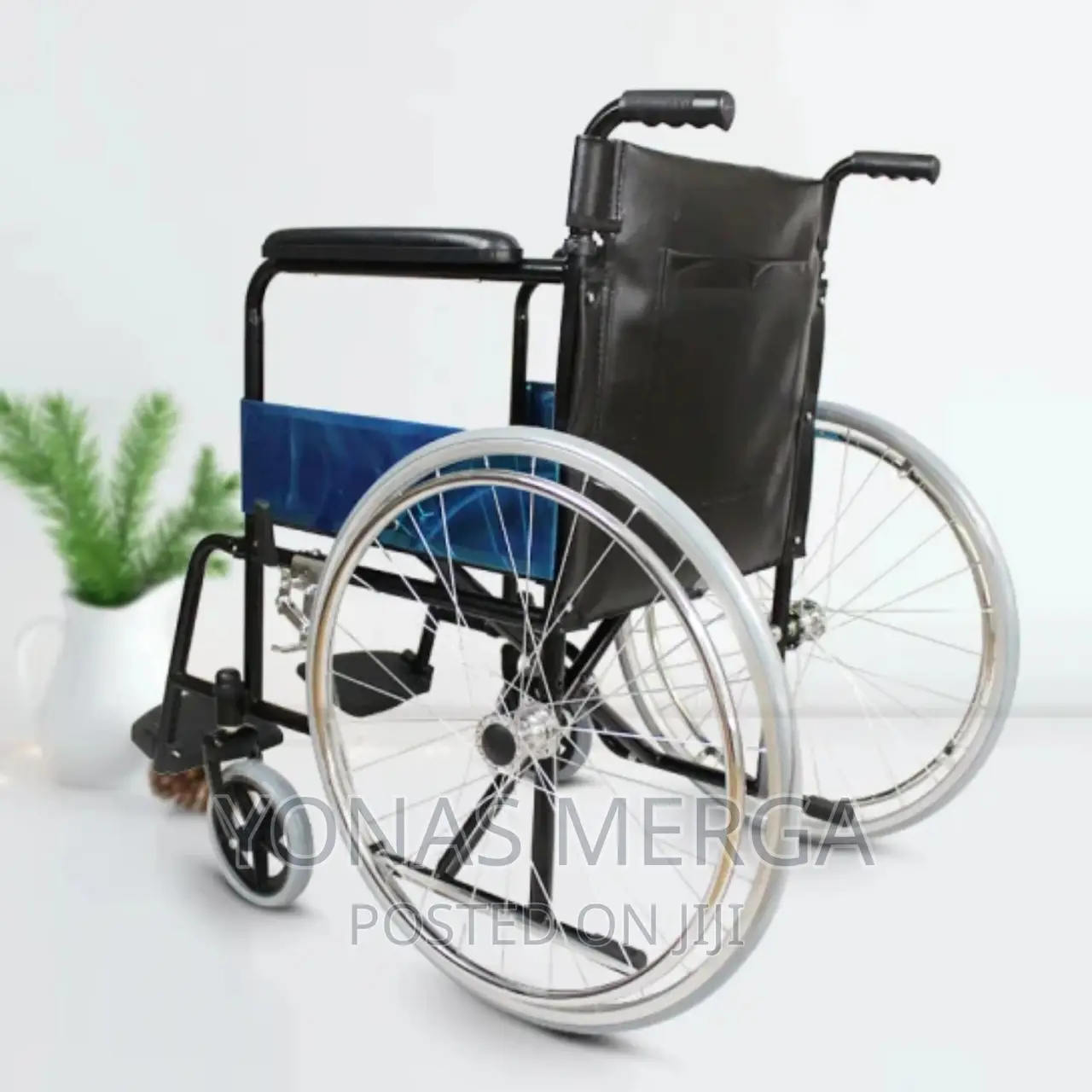 Wheelchair | Brakes on the Handles | Black | Esfinge |