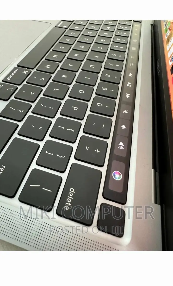 New Laptop Apple MacBook Pro M1 8GB Intel SSD 256GB