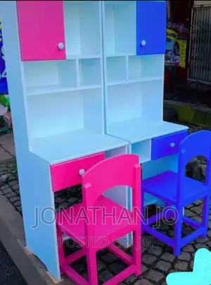 Photo - Kids Reading Dusk