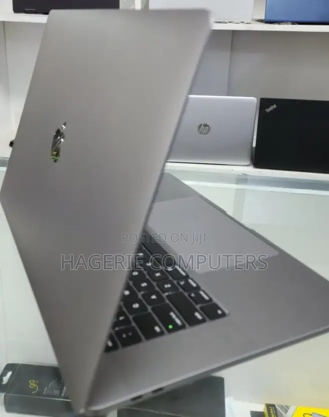 New Laptop Apple MacBook Pro 2017 16GB Intel Core I7 SSD 256GB