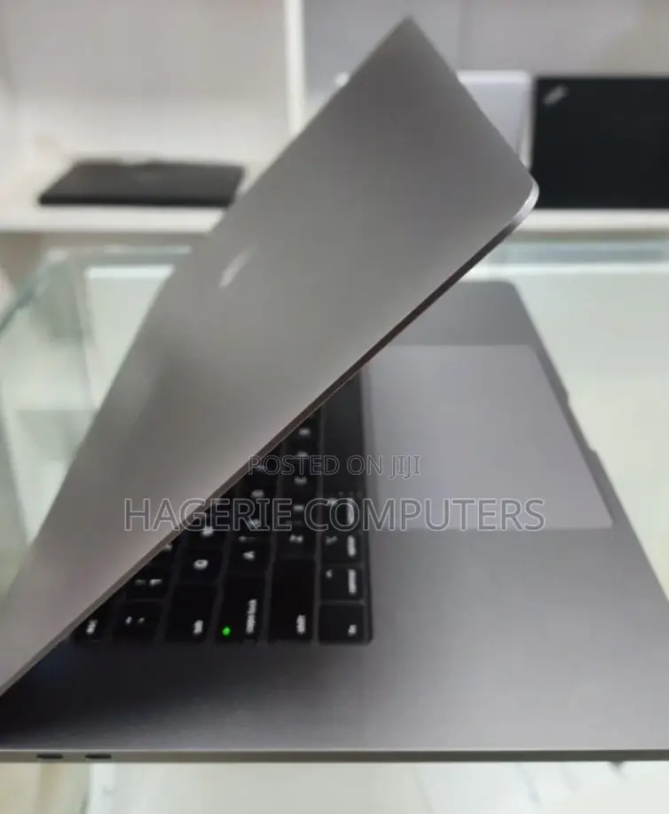 New Laptop Apple MacBook Pro 2017 16GB Intel Core I7 SSD 256GB