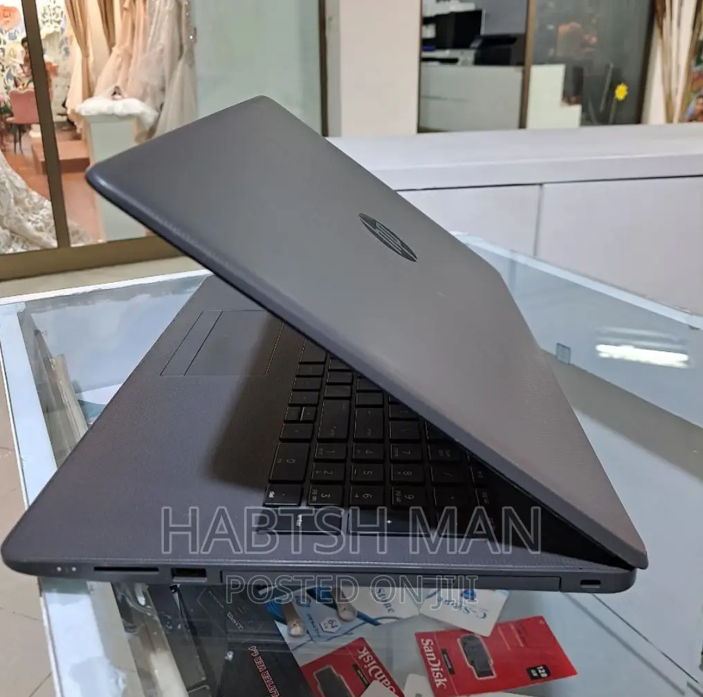 New Laptop HP Stream Notebook 8GB Intel Core I7 HDD 1T