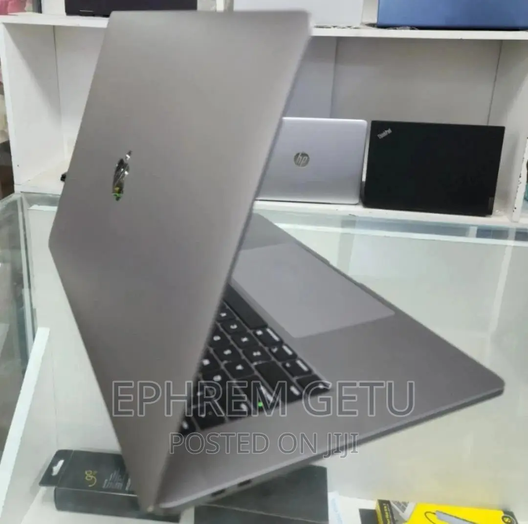 New Laptop Apple MacBook Pro 2017 16GB Intel Core i7 SSD 256GB