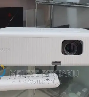 New Epson CO-W01 Projector