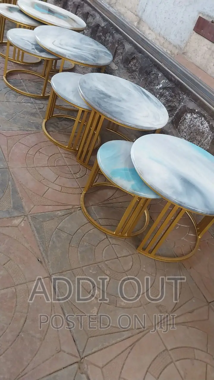 ጠረጴዛ በኢምፖክሲ