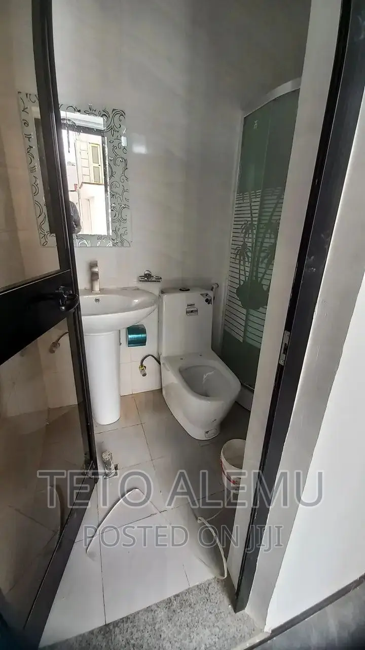 8bdrm Villa in Bole for sale