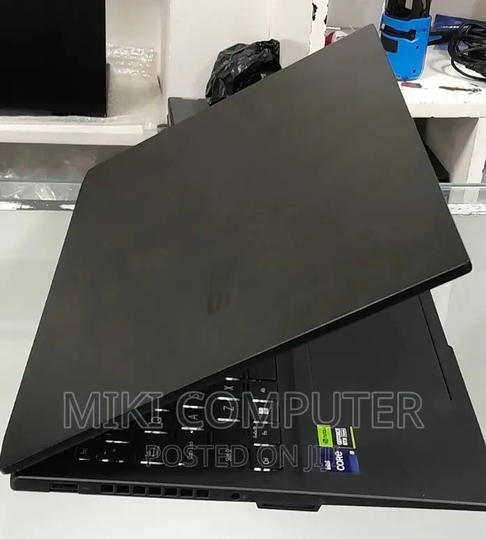 New Laptop Asus ZenBook 13 UX331UN 16GB Intel Core I9 SSD 1T