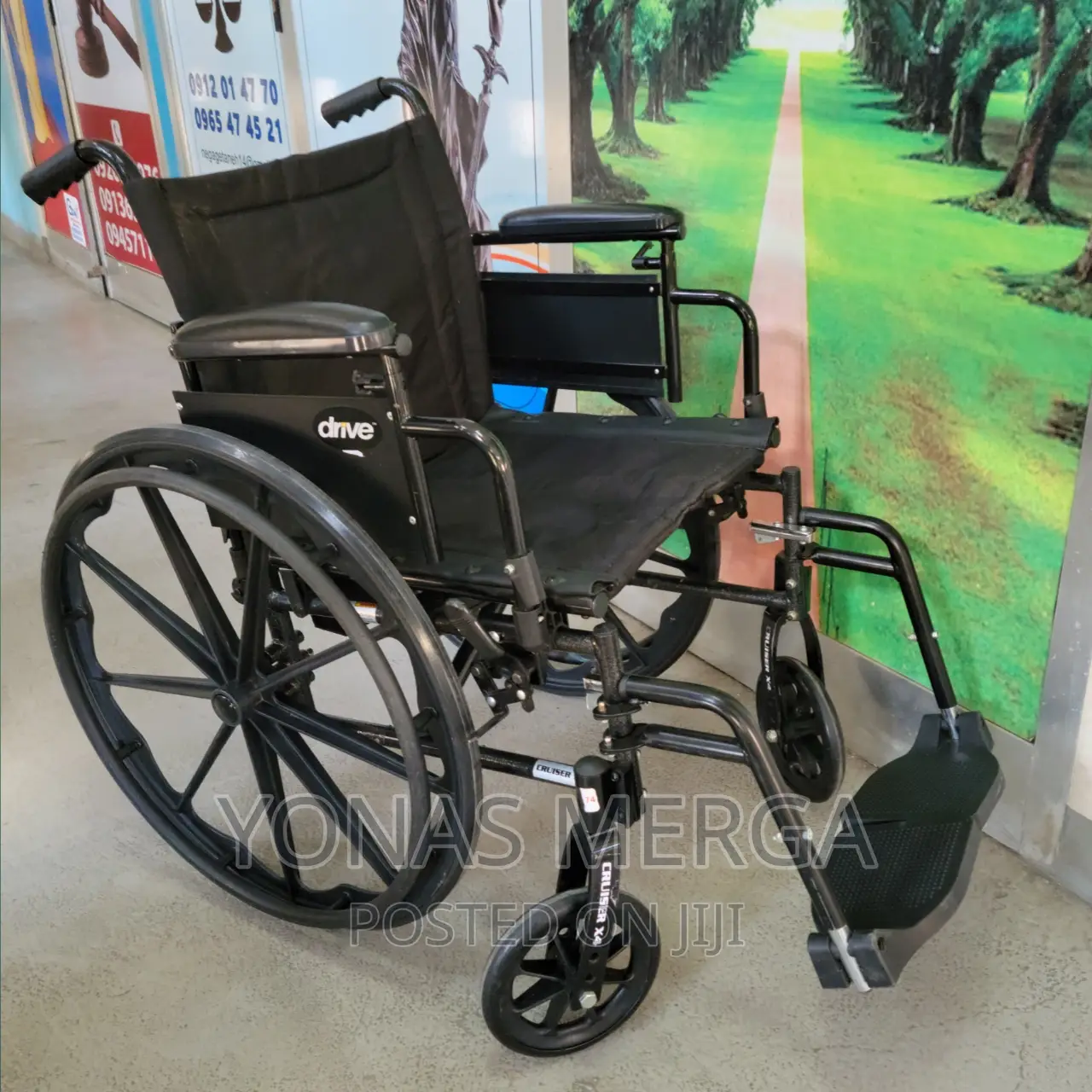 Wheelchair 18" Seat, Black, Has a Glossy Silver Vein Finish