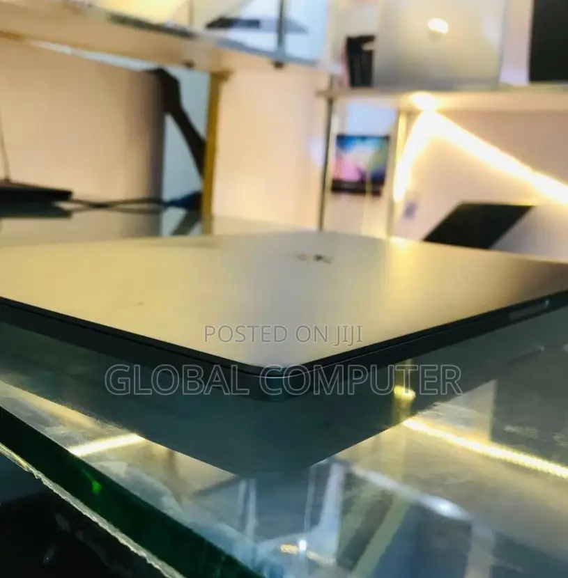 New Laptop Apple MacBook 2019 16GB Intel Core I7 SSD 512GB