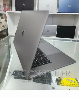 Photo - New Laptop Apple MacBook Pro 2017 16GB Intel Core I5 SSD 256GB