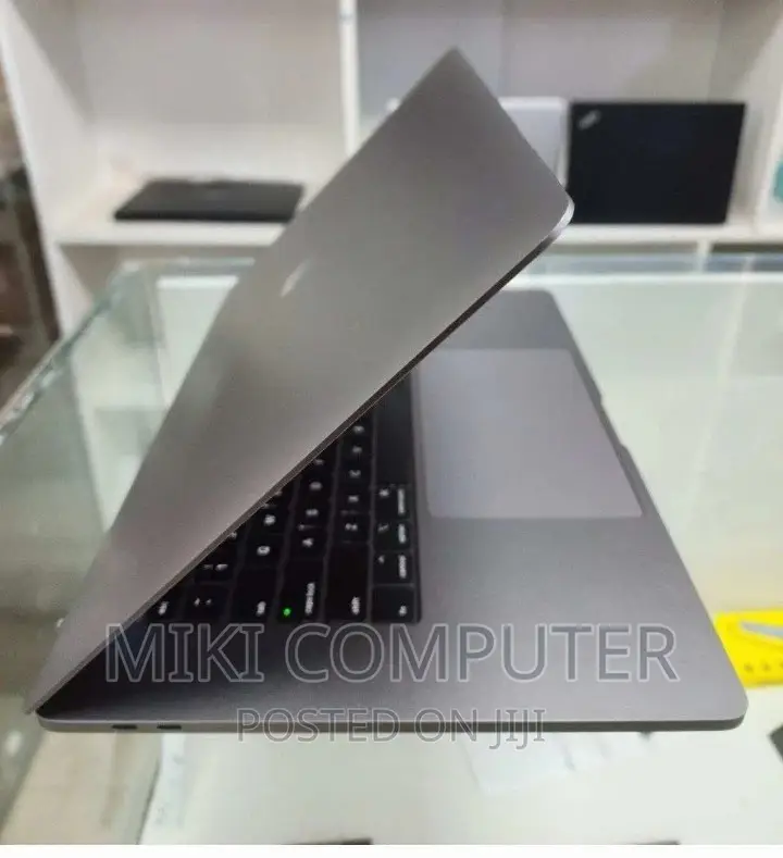 New Laptop Apple MacBook Pro 2017 16GB Intel Core I5 SSD 256GB