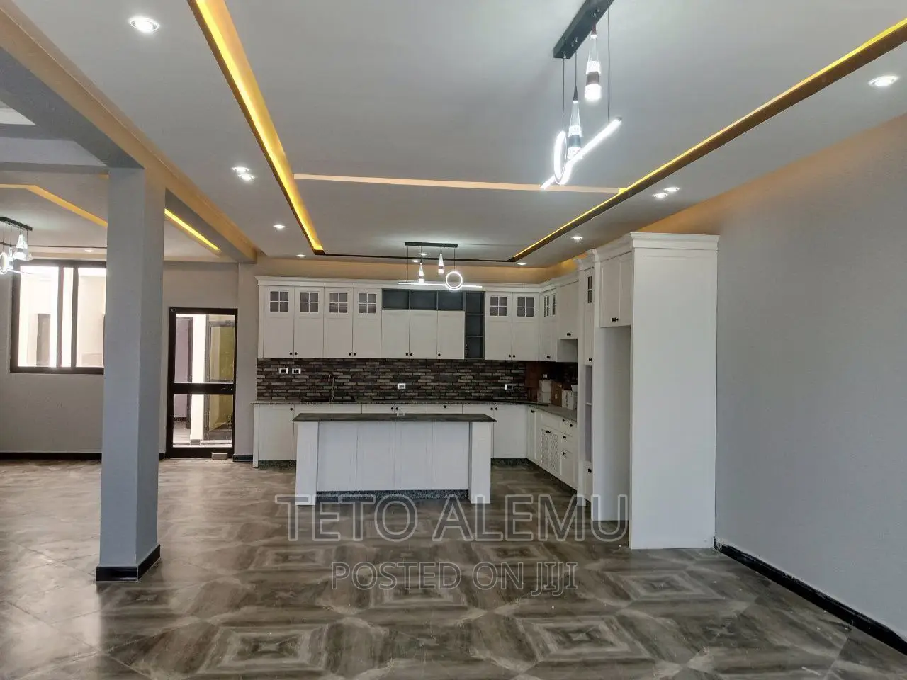 11bdrm Villa in House For Sale, Bole for sale