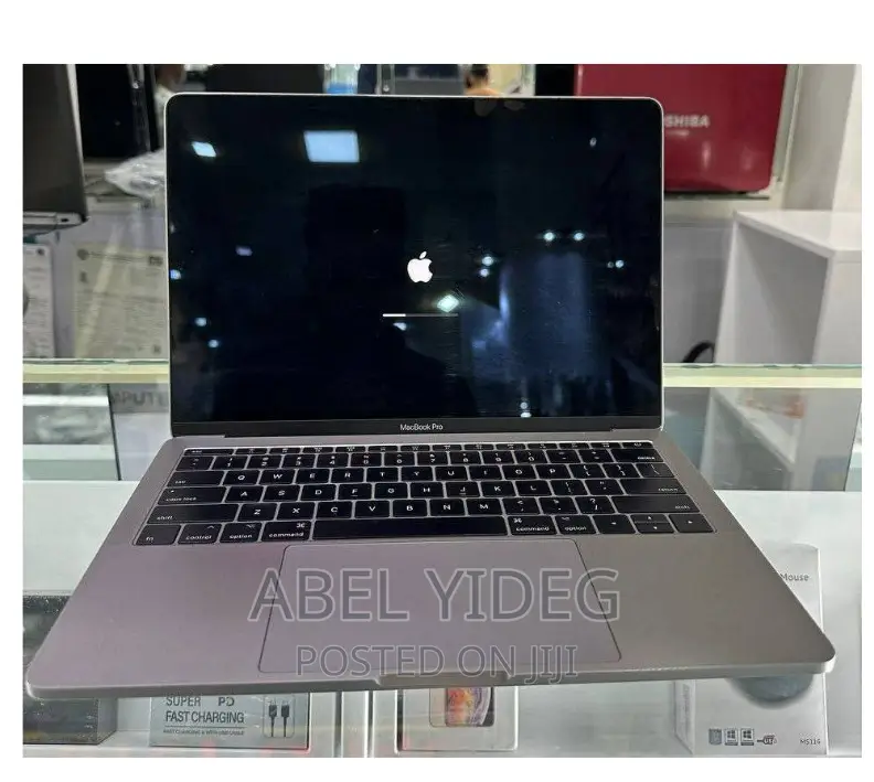 New Laptop Apple MacBook Pro 2017 8GB Intel Core I5 SSD 256GB