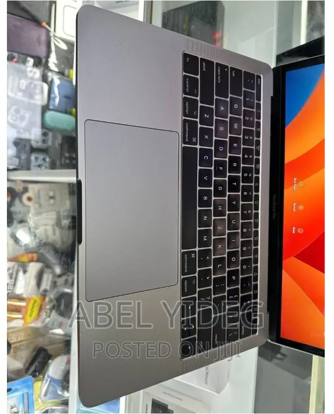 New Laptop Apple MacBook Pro 2017 8GB Intel Core I5 SSD 256GB