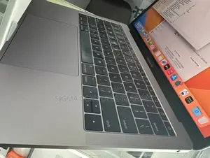 New Laptop Apple MacBook Pro 2017 8GB Intel Core I5 SSD 256GB