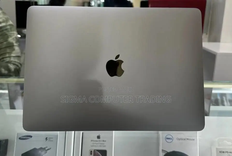 New Laptop Apple MacBook Pro 2017 8GB Intel Core I5 SSD 256GB