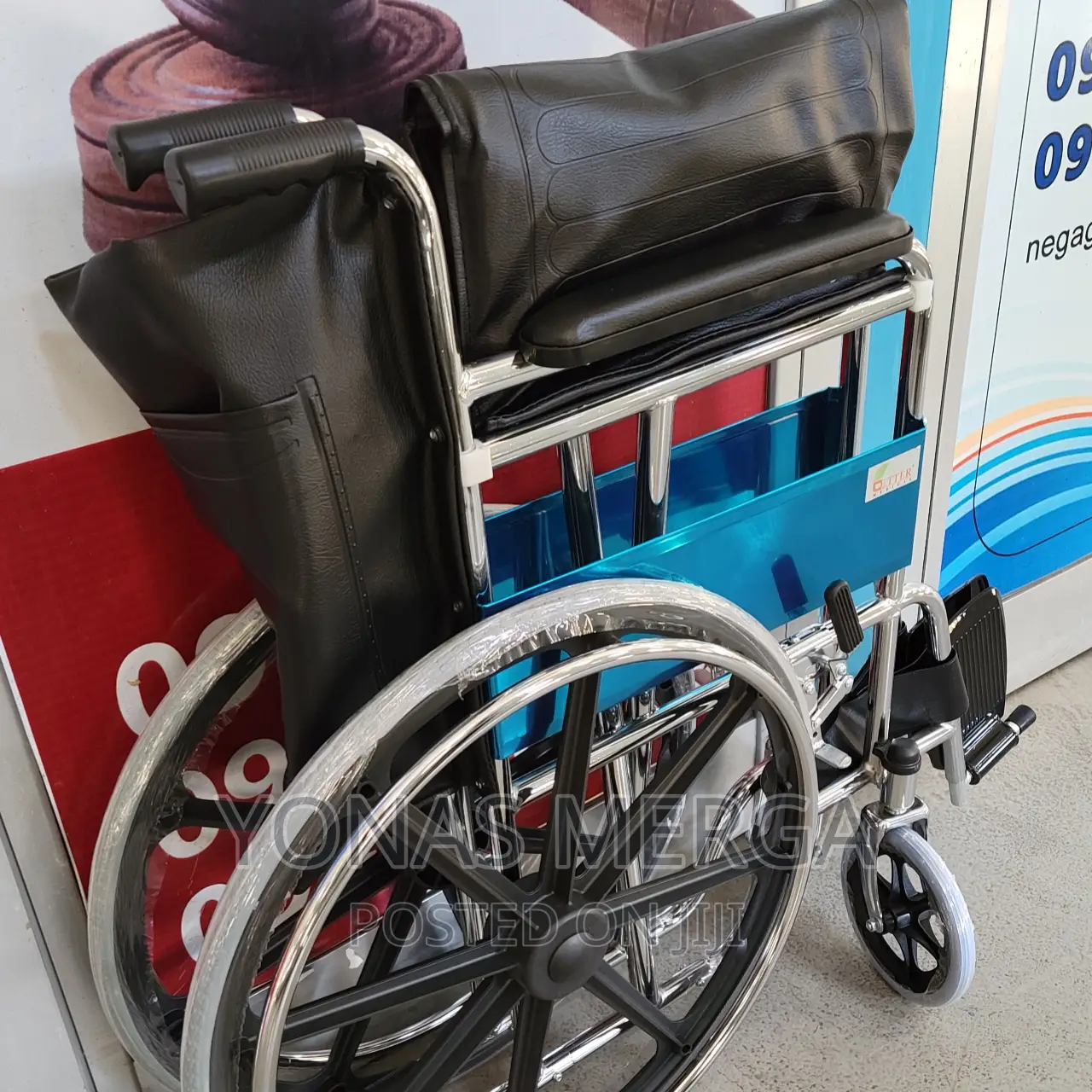 እጅግ ምቹ Ugo Self Propelled Ultra-Lightweight Wheelchair