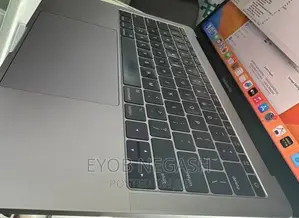 Photo - New Laptop Apple MacBook Pro 2017 8GB Intel Core I5 SSD 256GB