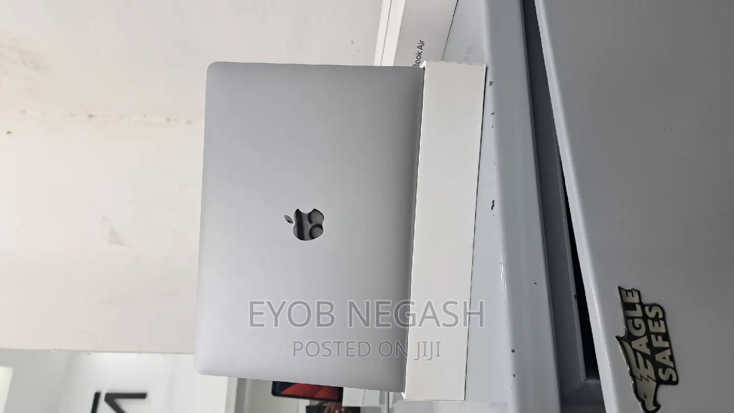 New Laptop Apple MacBook Pro 2017 8GB Intel Core I5 SSD 256GB