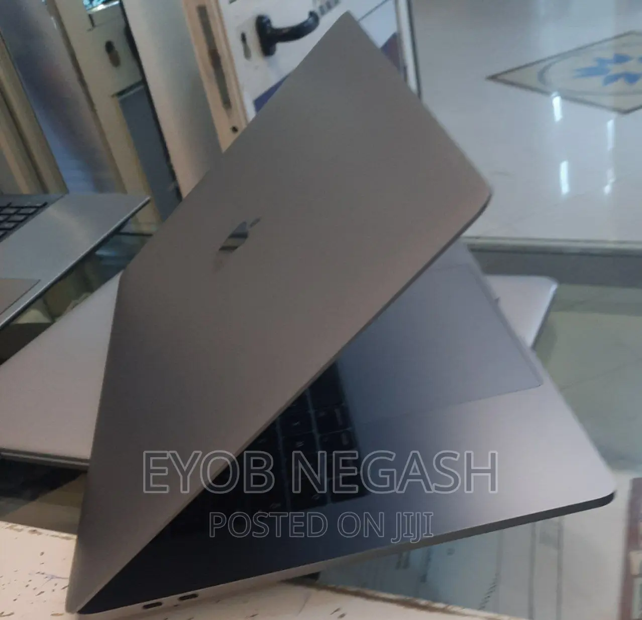 New Laptop Apple MacBook Air 2022 M2 8GB Apple M2 SSD 256GB