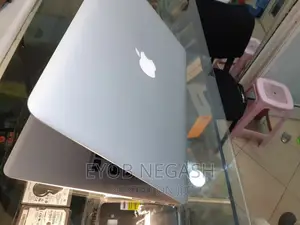 Photo - New Laptop Apple MacBook Pro 2017 16GB Intel Core I7 SSD 256GB