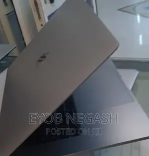 New Laptop Apple MacBook Pro 2017 16GB Intel Core I7 SSD 256GB