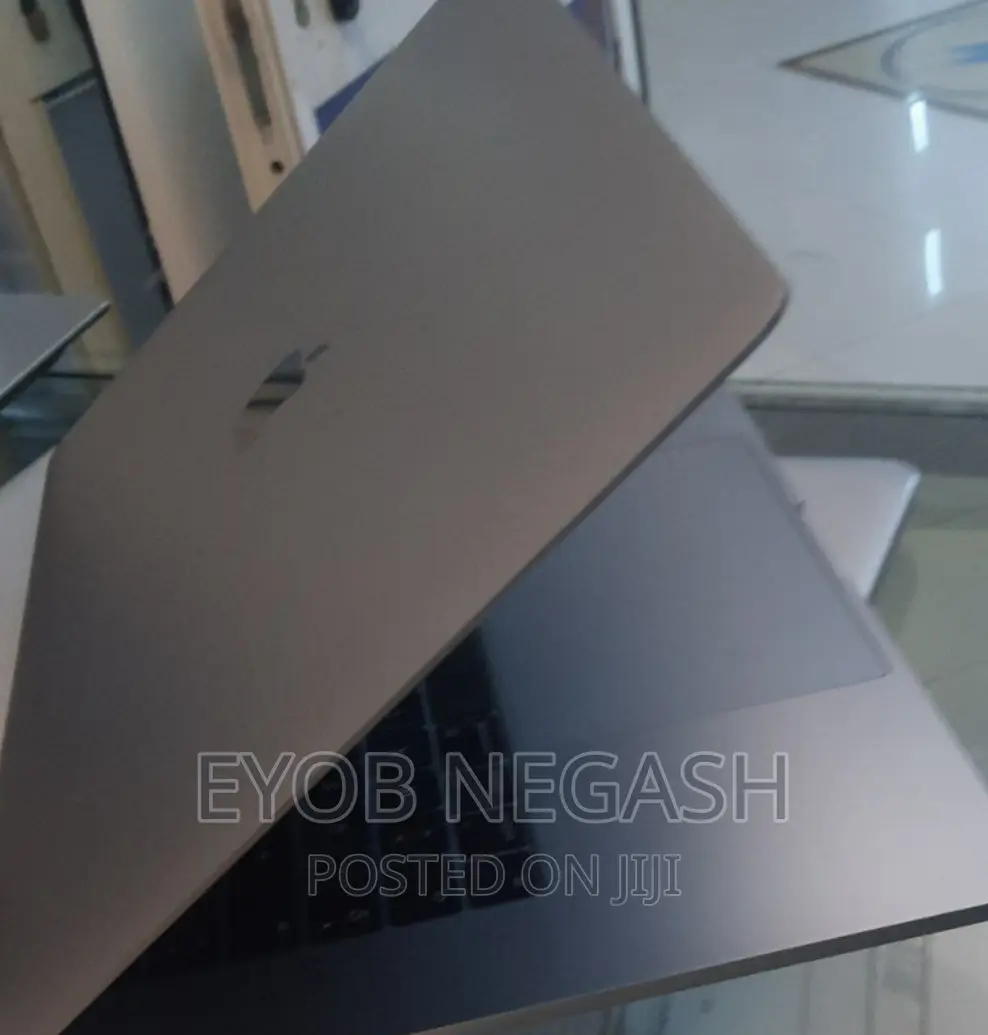 New Laptop Apple MacBook Pro 2017 16GB Intel Core I7 SSD 256GB