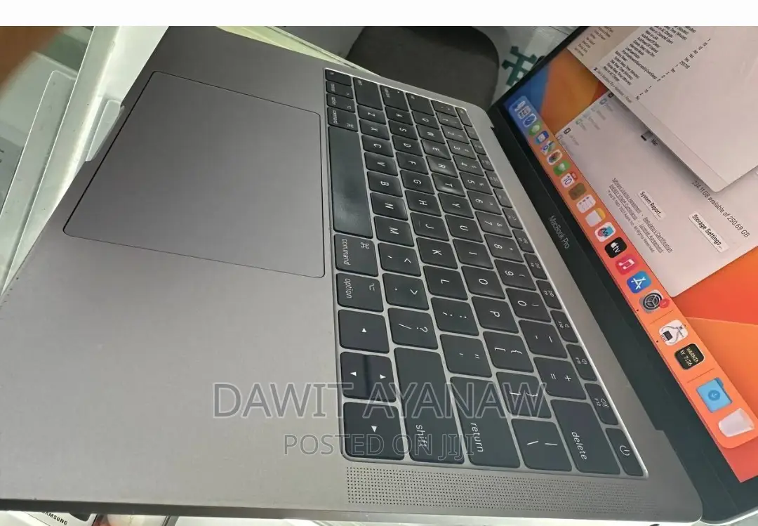 New Laptop Apple MacBook Pro 2017 8GB Intel Core I5 SSD 256GB
