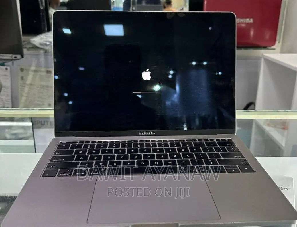 New Laptop Apple MacBook Pro 2017 8GB Intel Core I5 SSD 256GB