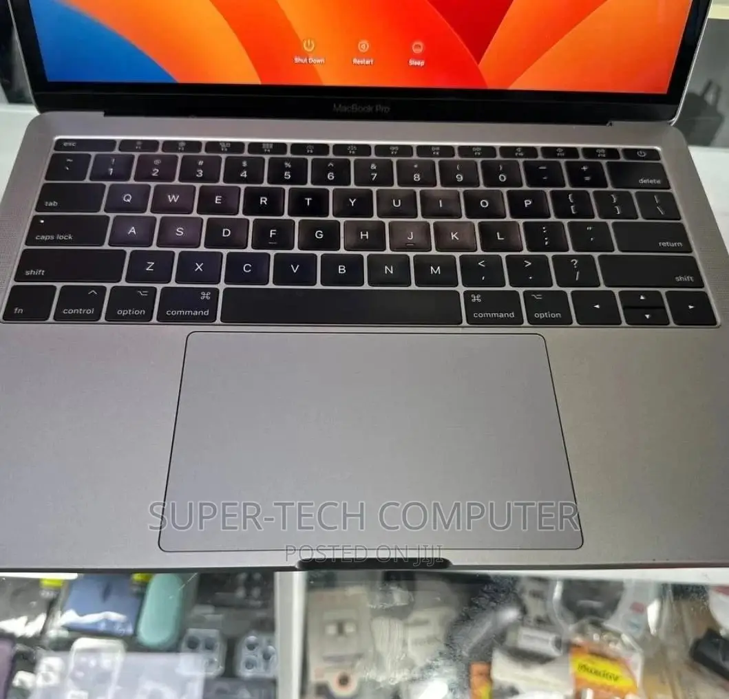 New Laptop Apple MacBook Pro 2017 8GB Intel Core I5 SSD 256GB