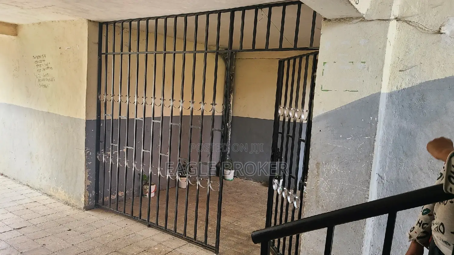 2bdrm Condo in Eagle Broker, Yeka for sale