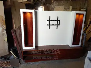 Photo - እስከ 65 ኢንች የሚይዝ ቲቪ እስታንድ