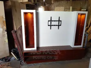 እስከ 65 ኢንች የሚይዝ ቲቪ እስታንድ