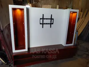 እስከ 65 ኢንች የሚይዝ ቲቪ እስታንድ